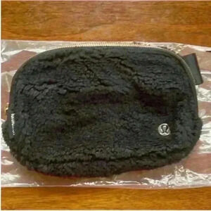 Lululemon- Everywhere Fleece Belt Bag-
2022 Black- NWT!